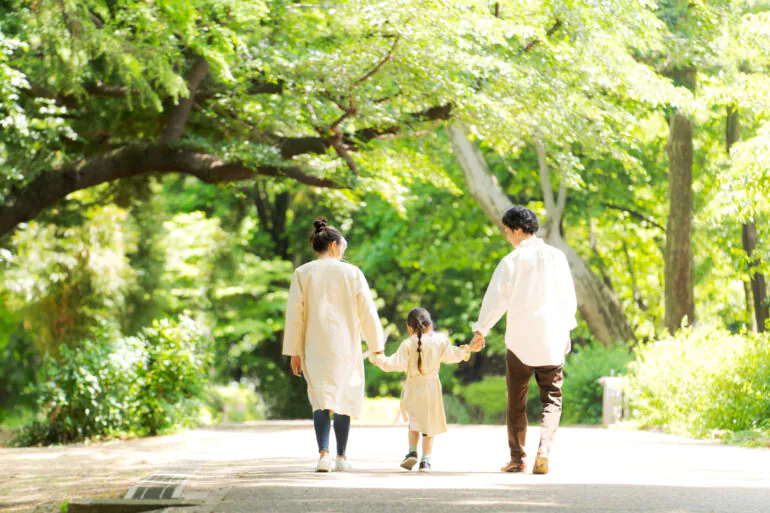 散歩する子ども